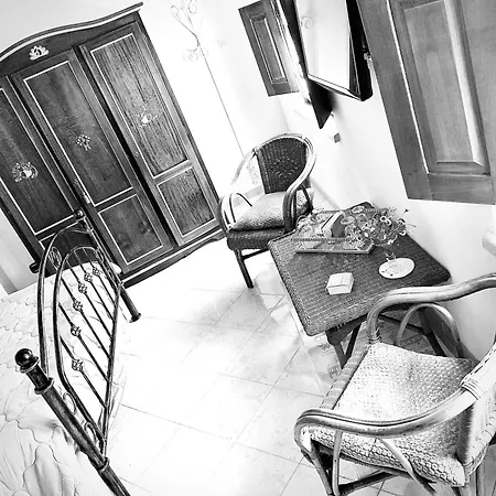 Prestige Room- Salotto Interno- Frigobar- Esperienze Esclusive Nel Territorio - Tutti I Confort * Làconi