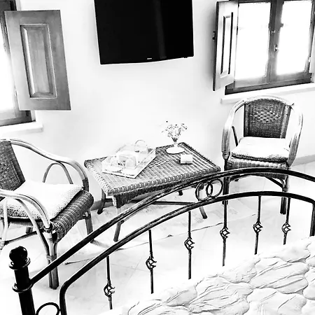 Prestige Room- Salotto Interno- Frigobar- Esperienze Esclusive Nel Territorio - Tutti I Confort Bed & Breakfast *