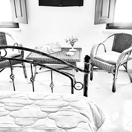 Bed & Breakfast Prestige Room- Salotto Interno- Frigobar- Esperienze Esclusive Nel Territorio - Tutti I Confort Laconi